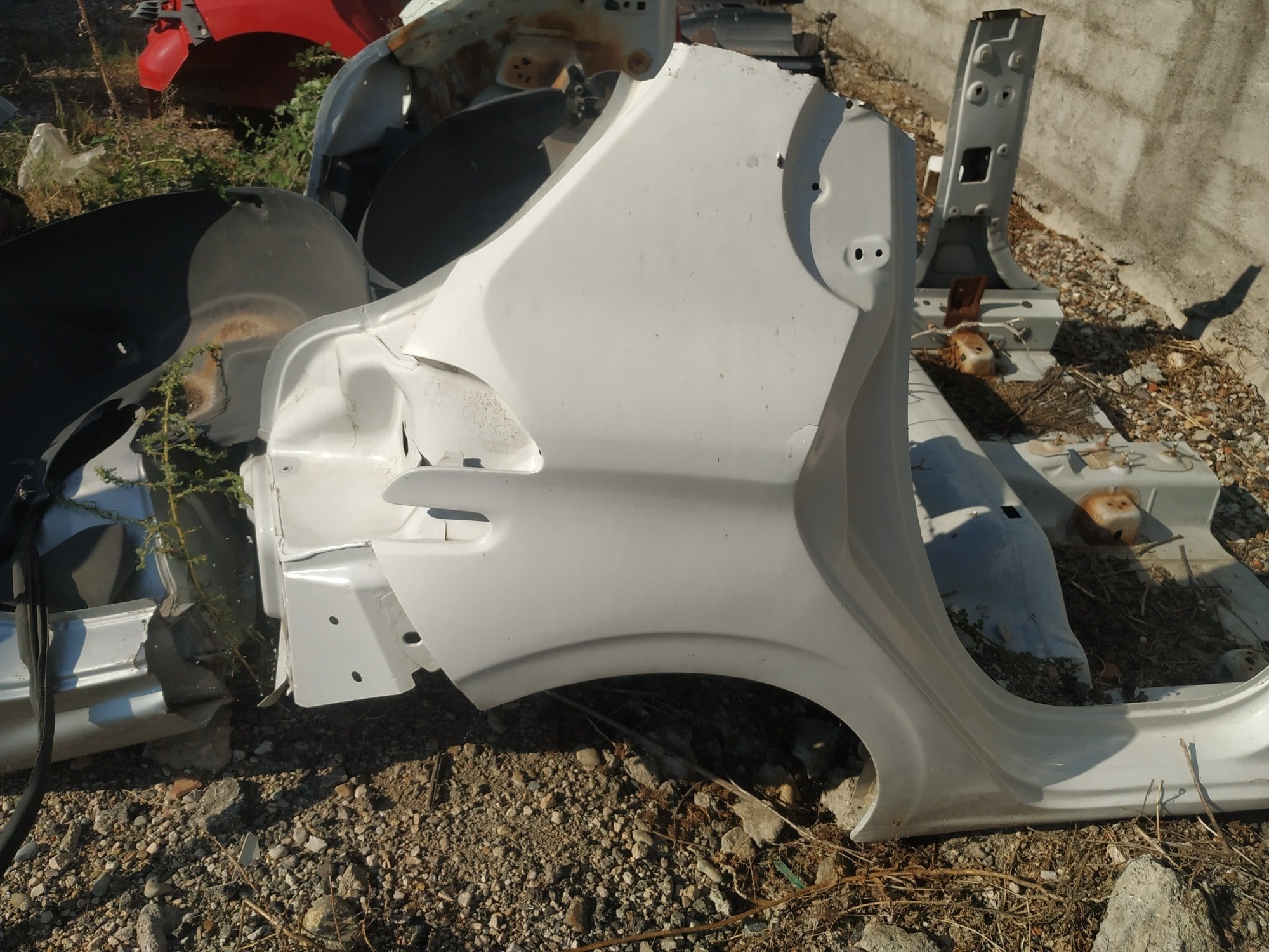 peugeot 208 sağ arka çamurluk